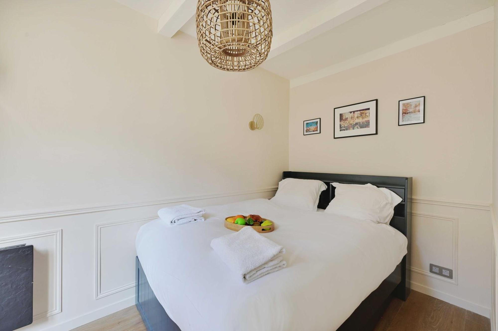 Beautiful 2br 4p Republique Temple